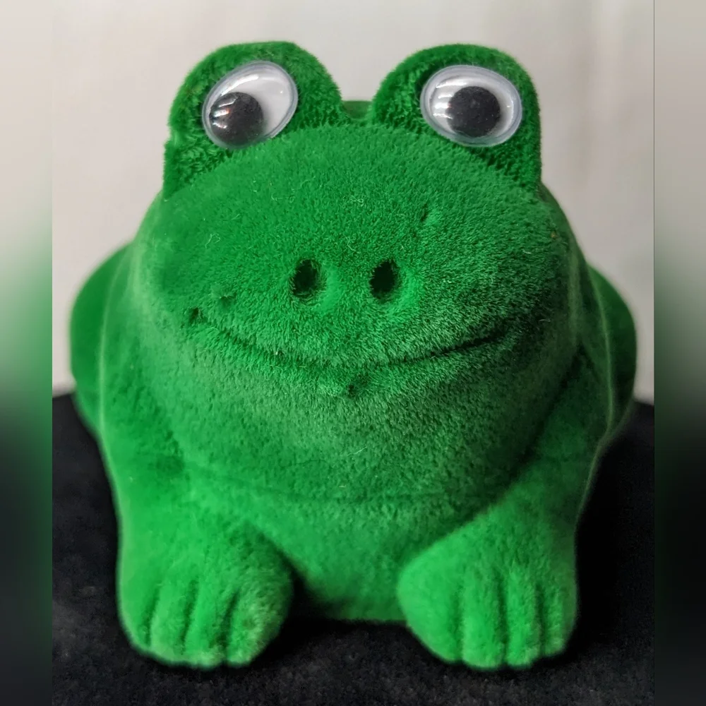 Frog Prince Necklace With Green Faux Gem Eyes In Flocked Frog Gift Box